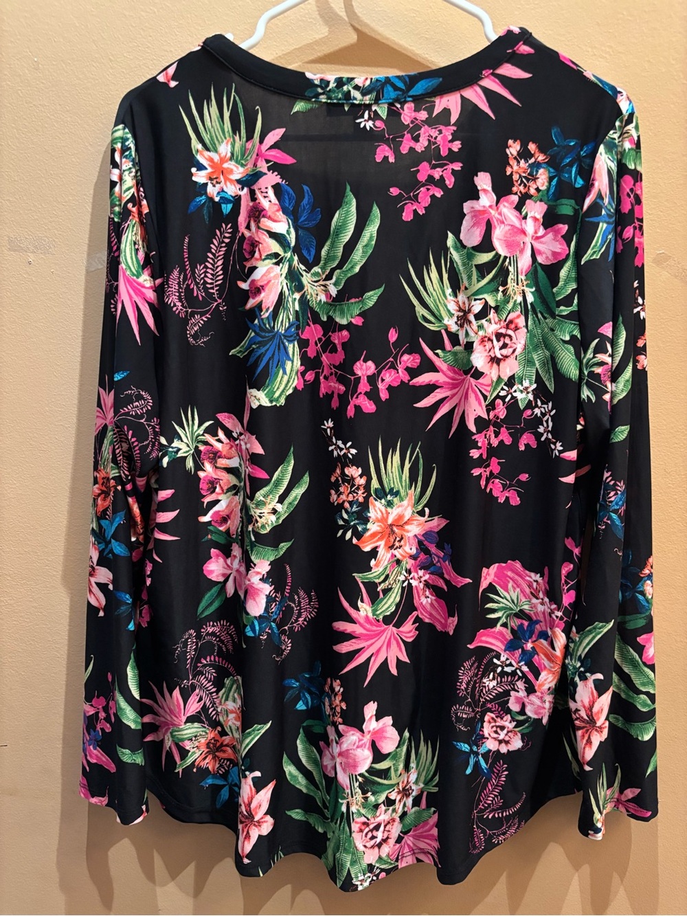 INC International Concepts Black Floral V-Neck Long Sleeve Top Size 1X - Picture 6 of 8